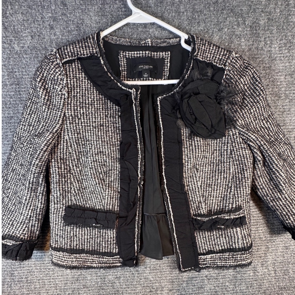 Ann Taylor Tweed Jacket Black White Houndstooth Ruffle Flower Women's Size 6